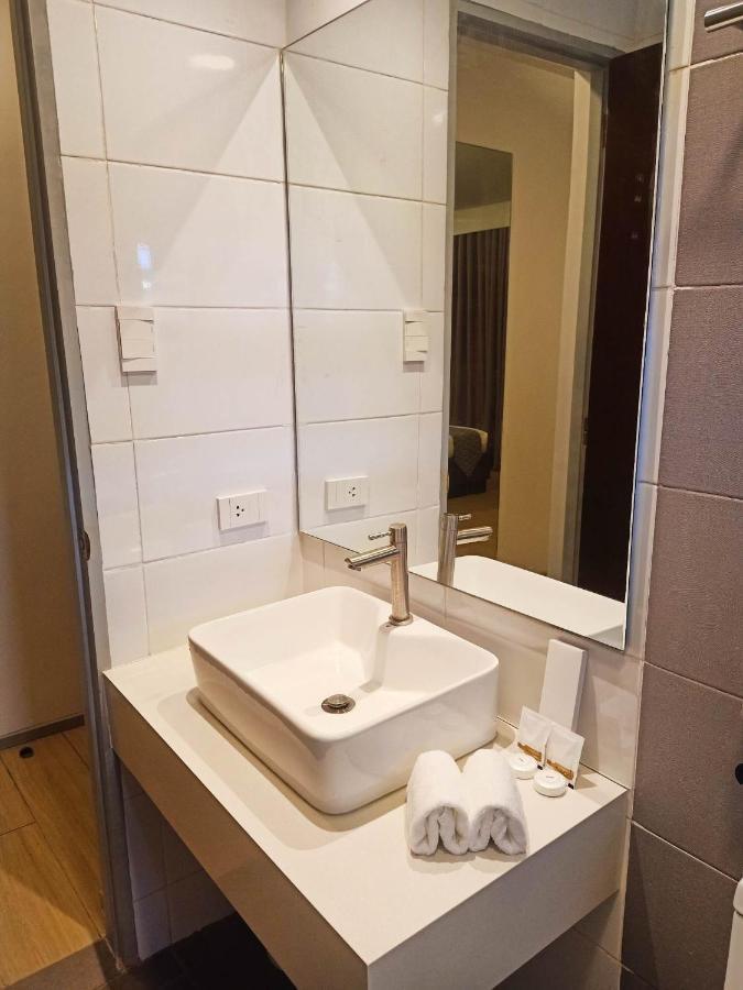 Inncity Hotel Калбайог Экстерьер фото